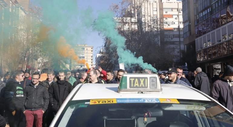 taxi-humo-colores.jpg