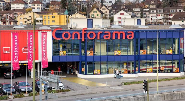 Conforama-dreamstime.jpg