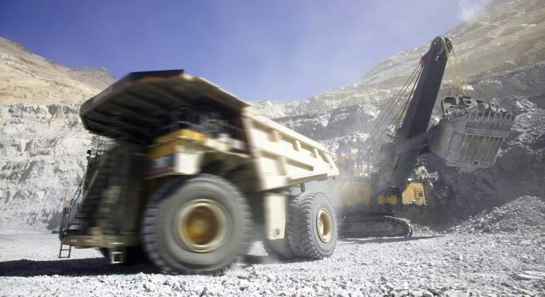 chile_mineria_cobre_mina_camion_770_dreamstime.jpg