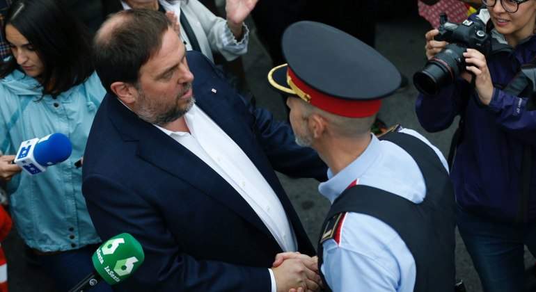 mosso-junqueras-saludo-referendum.jpg