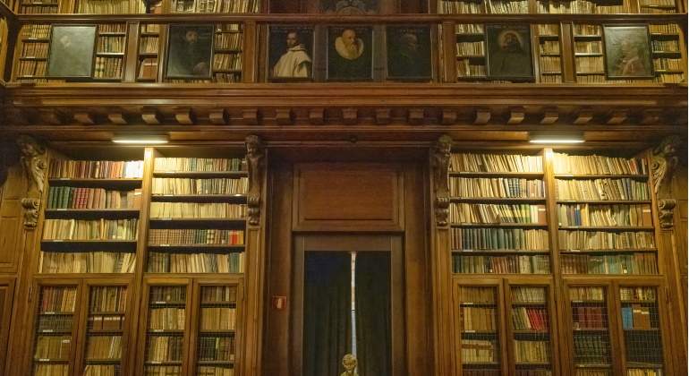 biblioteca-dreamstime.jpg