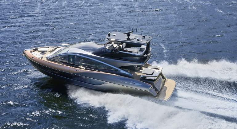 yate-lexus-1.jpg