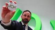 Abascal hace de DJ en una fiesta de los jóvenes de Vox y pincha el himno nacional