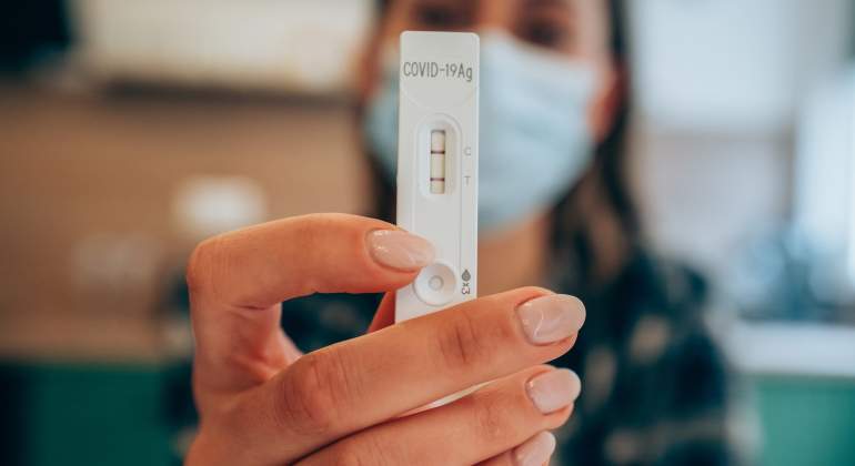 coronavirus-probabilidad-reinfeccion-omicron-positivo-test-istock.jpg
