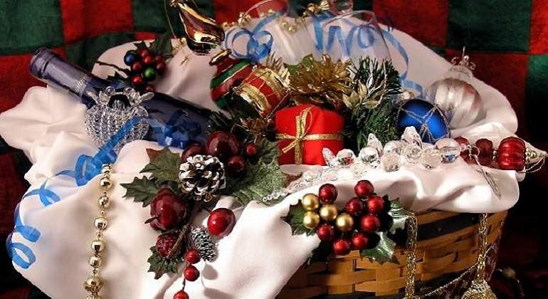 700x420_cesta-navidad-botella.jpg