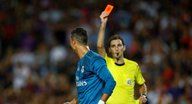 CR7-expulsion-CampNou-2017-reuters.jpg
