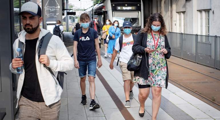 coronavirus-dinamarca-tren-mascarillas-reuters.jpg