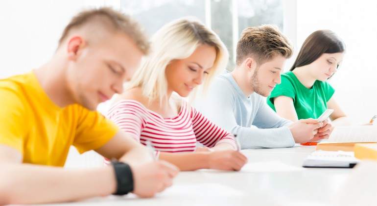 estudiantes-examen.jpg