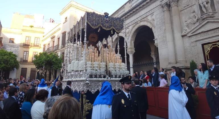 procesion-semana-santa-wikipedia.jpg