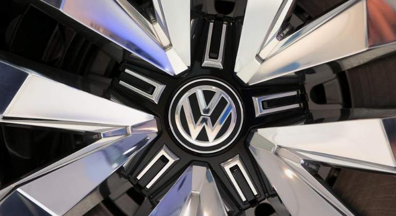 volkswagen-logo-bloomberg.jpg