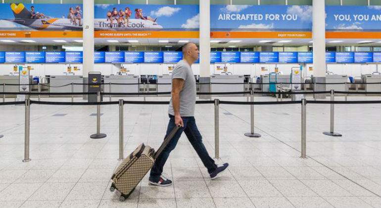 thomas-cook-aeropuerto-hombre-solo-efe.jpg