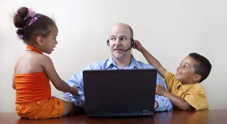 teletrabajo-distracciones-hijos-770-dreamstime.jpg