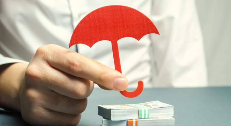 paraguas-dinero-ahorro-recurso-dreamstime.jpg