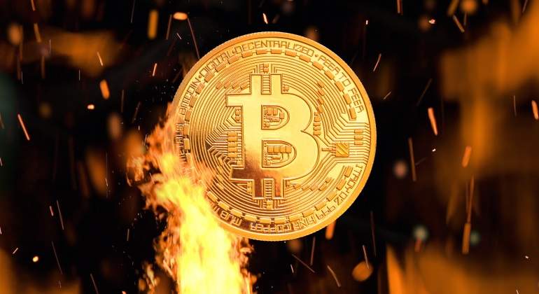 bitcoin-on-fire-dreamstime-770x420.jpg