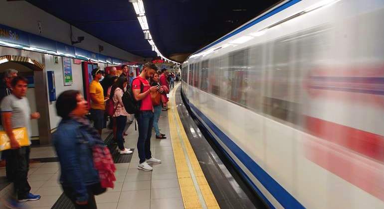 metro-madrid-anden-movimiento.jpg