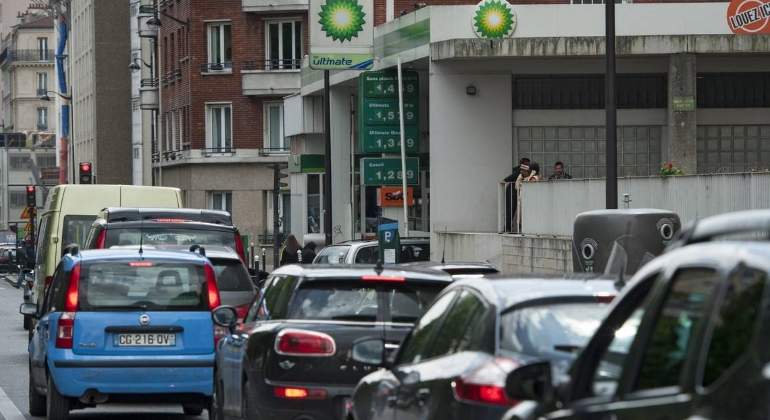gasolinera-francia-cola.jpg