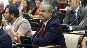Marcos de Quinto presume de las botellas que le regala una bodega y un diputado de Unidas Podemos habla de sobornos