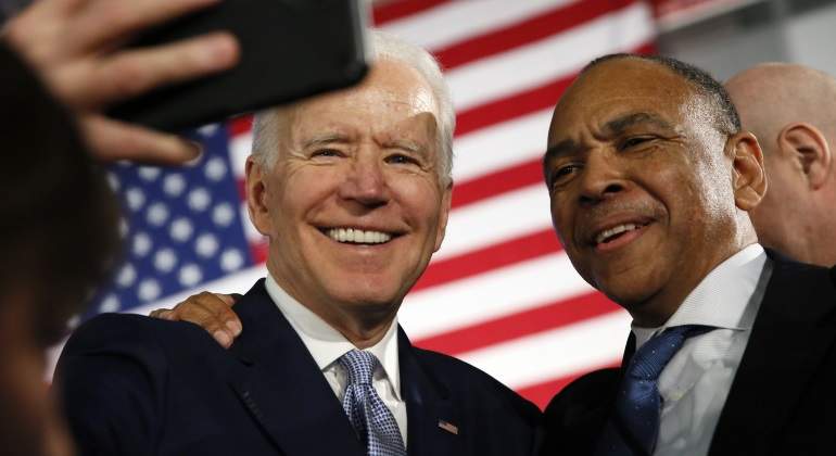 biden-selfi-reuters-770x420.jpg