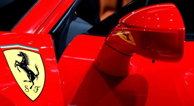 ferrari-coche-logo-retrovisor-770-reuters.jpg