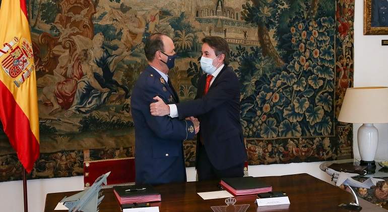 Foto-acuerdo-Repsol-y-el-Ejercito-del-Aire.JPG