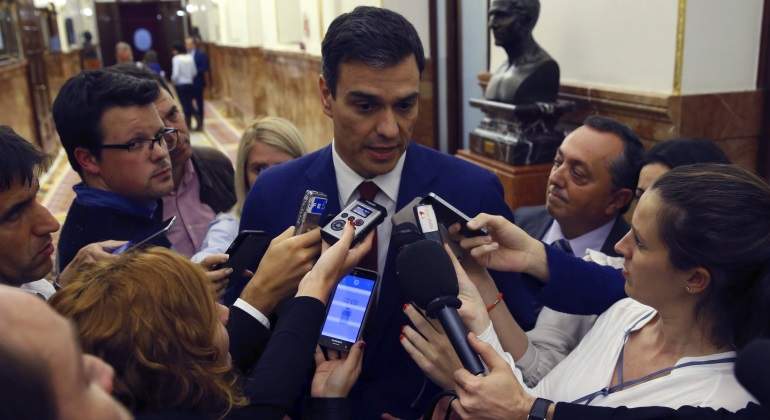 pedro-sanchez-medios-congreso-efe.jpg