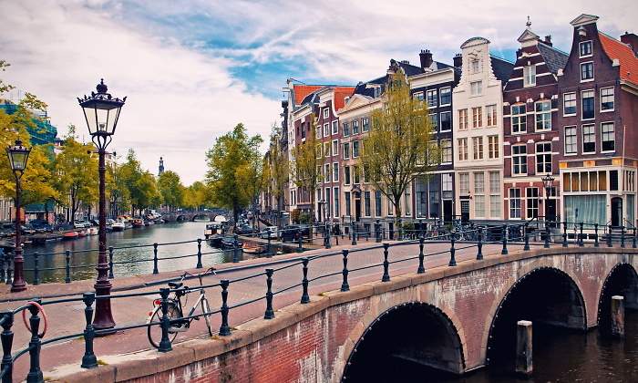 amsterdam-dreamstime.jpg