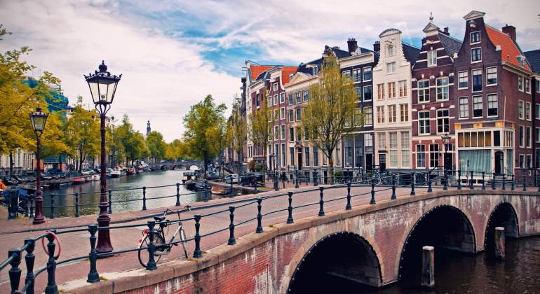 amsterdam-dreamstime.jpg