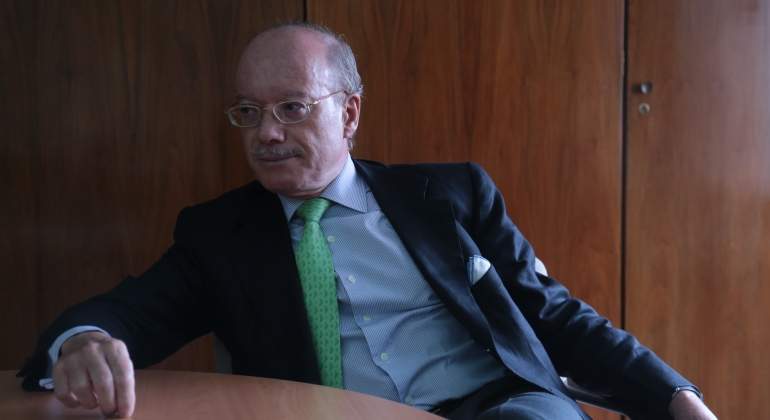 feito-sentado.jpg