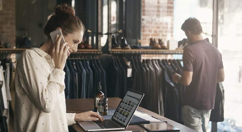 770-x-420-autonoma-en-tienda-de-ropa-Istock.jpg