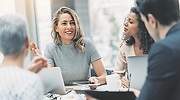 Las mujeres son un 30% más activas que los hombres a la hora de buscar otro empleo, según Randstad