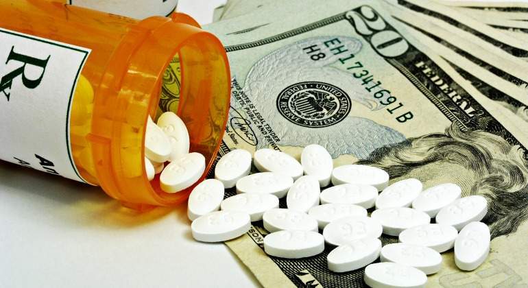 farmaceuticas-medicina-sanidad-pastillas-dolares-bote-dreamstime.jpg