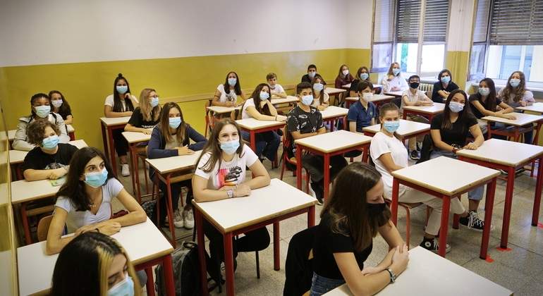 estudiantesconmascarilla.jpg