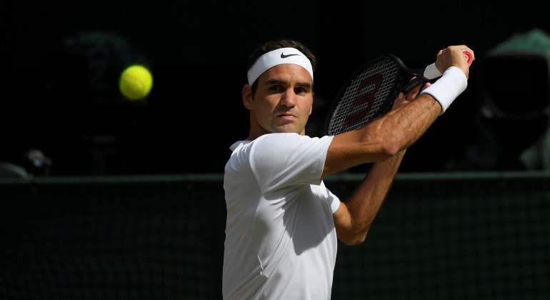 federer-volea-raonic-wimbledon-reuters.jpg