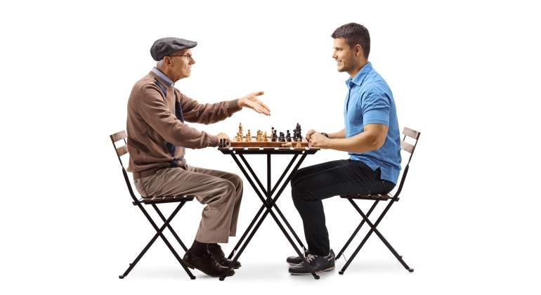 pensionista-joven-ajedrez-dreamstime.jpg
