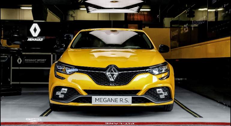 renault-megane-rs-trophy-2018-01.jpg