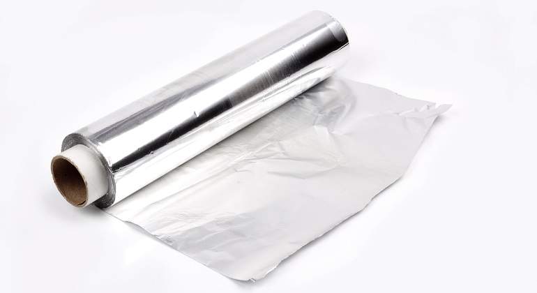 Un-rollo-de-papel-de-aluminio-iStock.jpg