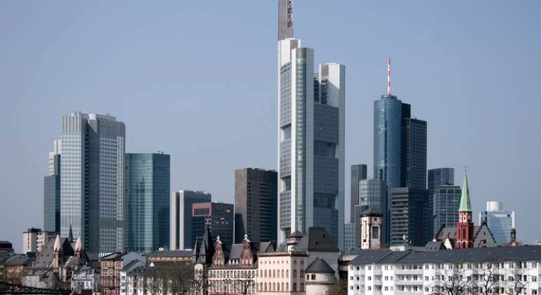 frankfurt-skyline-770-dreamstime.jpg
