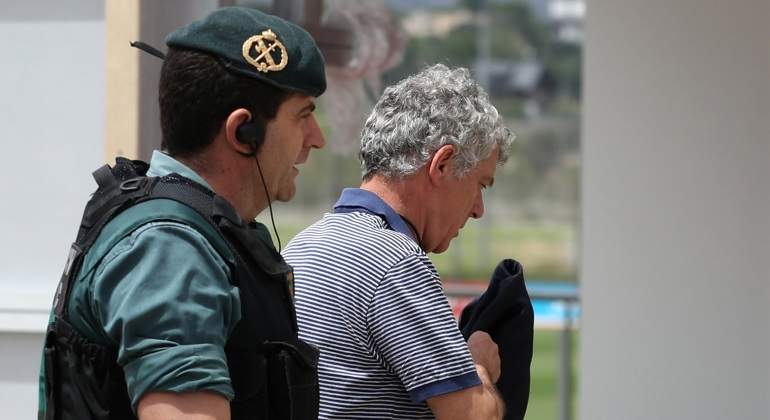 villar-detenido-chaqueta-reuters.jpg
