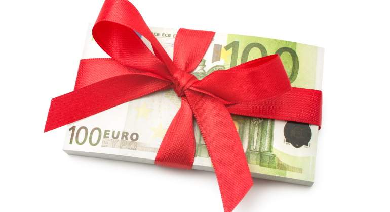 billetes-100-regalo-navidad-dreamstime.jpg