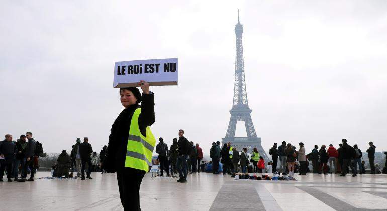 chalecos-amarillos-torre-eiffel-paris.reuters.jpg