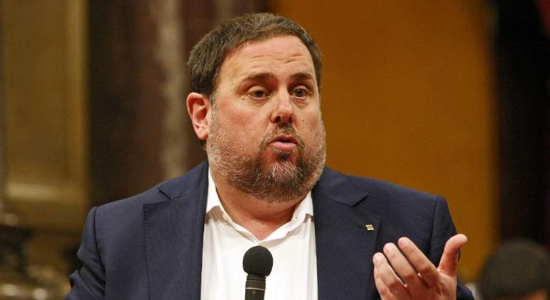 junqueras-microfono-parlament-luis-moreno.jpg