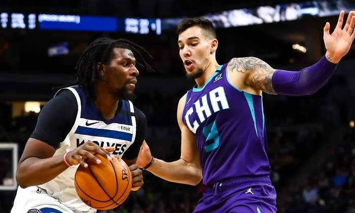 willy-hernangomez-hornets-wolves-2020-getty.jpg