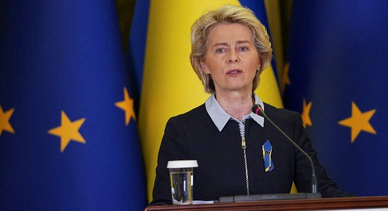 ursula-von-der-leyen-presidenta-comision-europea-bruselas-ue-banderas-ucrania-8abril2022-770x420.jpg