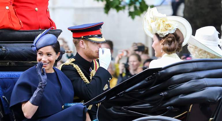 MEGHAN-TROOPING-GIVENCHY-77.jpg