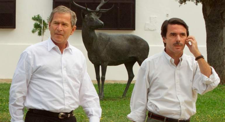 aznar-bush-quintos-mora-2001-reuters.jpg