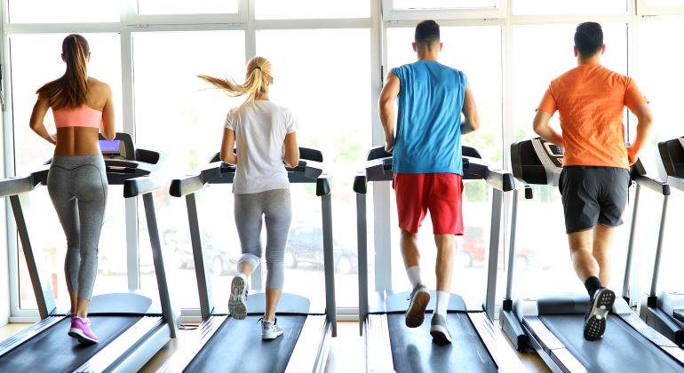 gimnasio-cinta-correr-espalda-770-dreamstime.jpg