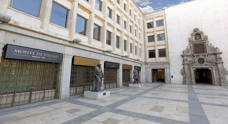 Fachada del Monte de Piedad de Madrid