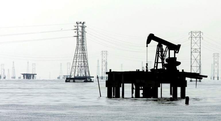 petroleo-martillo-mar.jpg