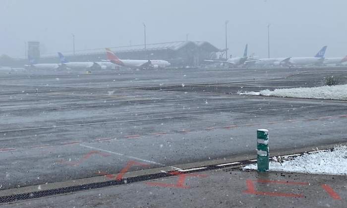 barajas-pista-cerrada-filomena-nieve-ep.jpg