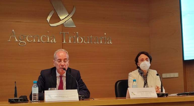 770-x-420-Jesus-Gascon-y-Rosa-Maria-Prieto-del-Rey-Aeat-eE.jpg